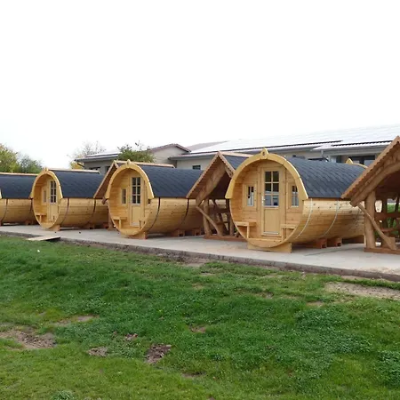 Schlaffass مكان تخييم *